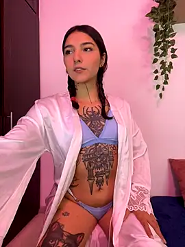 Snapshot of SurpriseMadlicia chatting on September 2025 12:58:02 AM SurpriseMadlicia online show from September 2025 12:58:02 AM