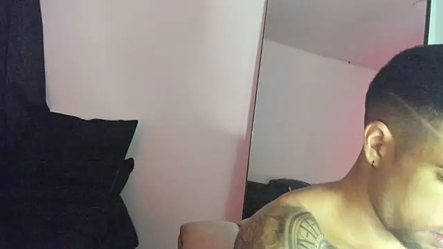 ThiagoLugo online show from November 2025 02:02:02 AM