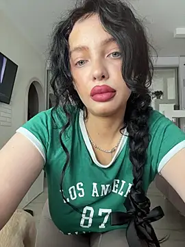 Hannah xBaby online show from November 2025 10:06:02 AM