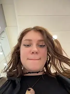 lucy-joy online show from April 2026 01:05:02 PM