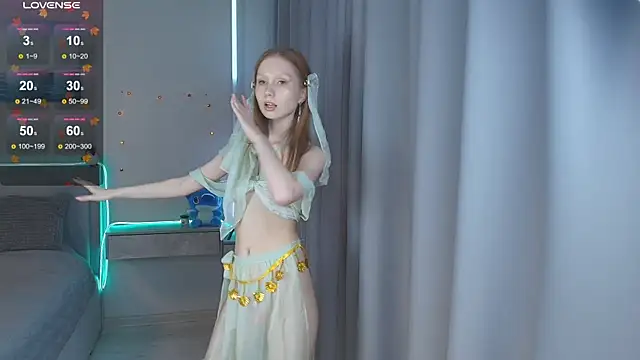 FoxyMira online show from November 2025 01:21:02 PM