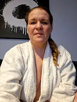 Snapshot of less-is-moore chatting on February 2026 02:56:02 PM less-is-moore online show from February 2026 02:56:02 PM