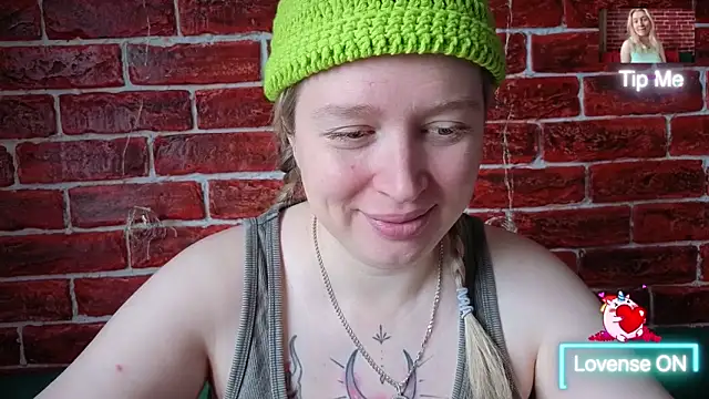 Snapshot of CitrusBlissss chatting on May 2026 04:21:02 AM CitrusBlissss online show from May 2026 04:21:02 AM