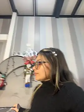 KoraSweett online show from November 2025 06:54:01 PM