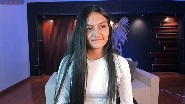 AidaJones online show from October 2025 11:18:01 AM