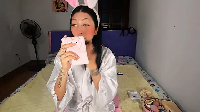 Snapshot of Anais_lux chatting on May 2026 12:07:01 AM Anais lux online show from May 2026 12:07:01 AM