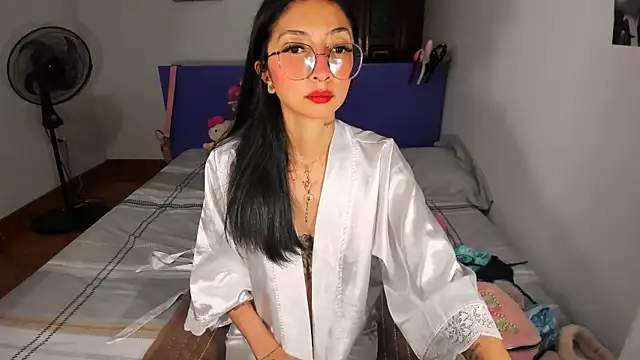 Snapshot of Anais_lux chatting on May 2026 11:12:03 PM Anais lux online show from May 2026 11:12:03 PM