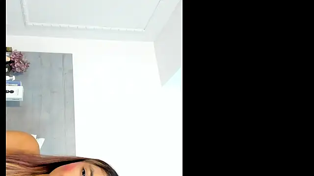 sunnyWhitee online show from February 2026 07:07:01 PM