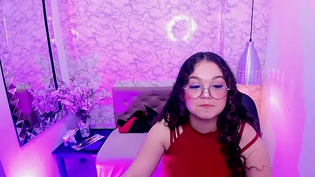 Snapshot of ShylySweet chatting on September 2025 04:05:02 AM ShylySweet online show from September 2025 04:05:02 AM