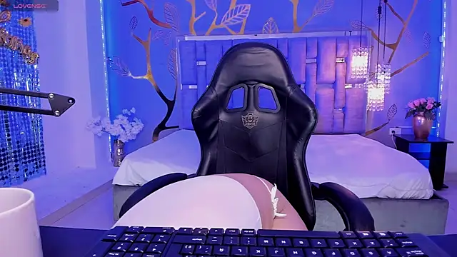 Snapshot of ShylySweet chatting on October 2025 05:07:02 AM ShylySweet online show from October 2025 05:07:02 AM