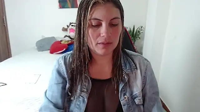 Secret Bella online show from November 2025 11:32:02 AM