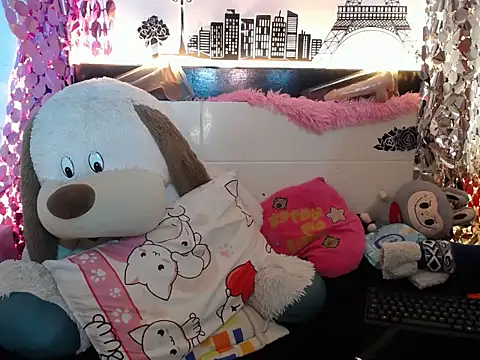 Snapshot of Nicol_V chatting on September 2025 04:16:02 AM Nicol V online show from September 2025 04:16:02 AM