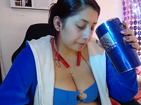 Snapshot of Nicol_V chatting on October 2025 04:20:01 AM Nicol V online show from October 2025 04:20:01 AM