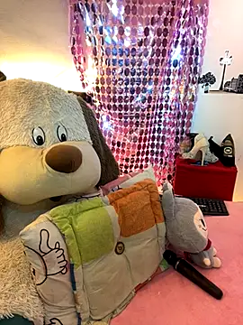 Snapshot of Nicol_V chatting on November 2025 05:17:02 AM Nicol V online show from November 2025 05:17:02 AM