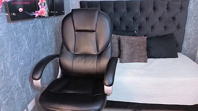 eileen  hills online show from September 2025 07:08:02 PM