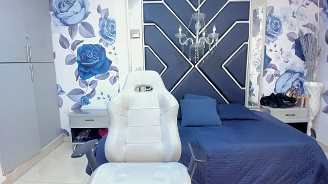 LatinaHoleQueen online show from September 2025 02:21:01 PM