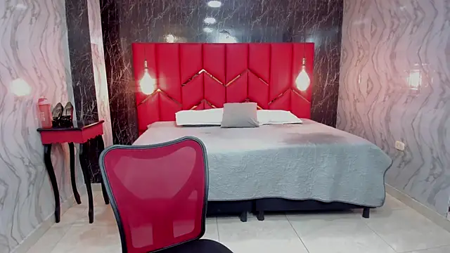 LatinaHoleQueen online show from February 2026 02:05:01 PM