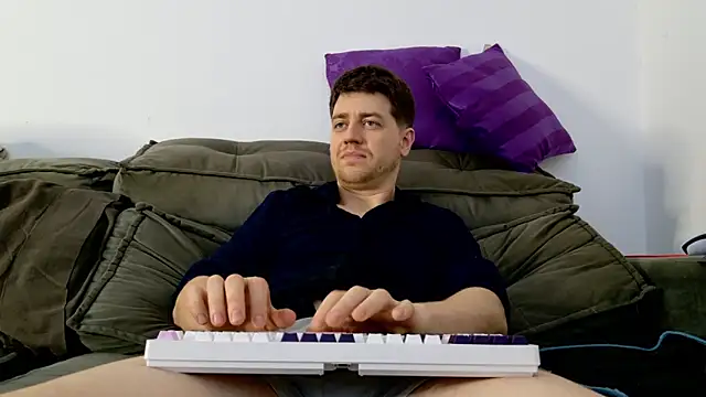 Snapshot of aaron_nvk chatting on October 2025 09:23:02 PM aaron nvk online show from October 2025 09:23:02 PM