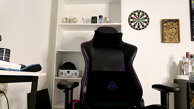 Snapshot of aaron_nvk chatting on October 2025 09:17:02 PM aaron nvk online show from October 2025 09:17:02 PM