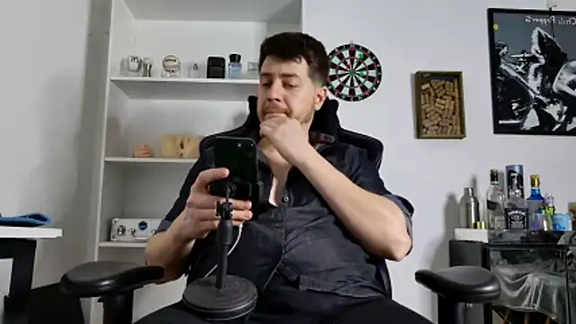 Snapshot of aaron_nvk chatting on November 2025 09:28:01 PM aaron nvk online show from November 2025 09:28:01 PM