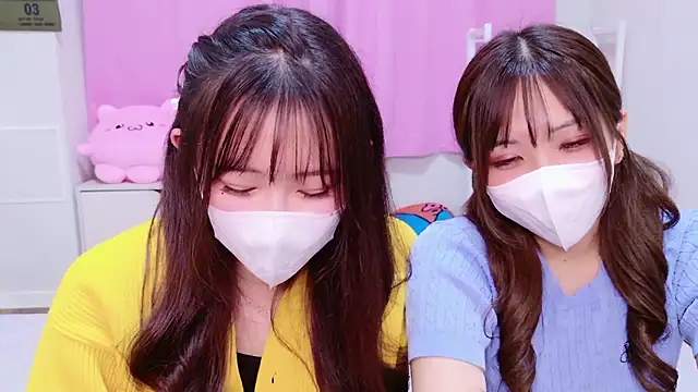 MOEMOE-Q online show from November 2025 04:09:02 PM