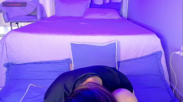 InnoocentLunaa online show from September 2025 03:45:01 PM