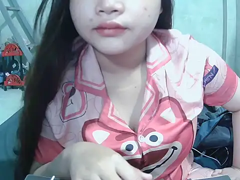 Snapshot of Lily3322 chatting on February 2026 11:03:01 PM Lily3322 online show from February 2026 11:03:01 PM