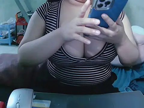 Snapshot of Lily3322 chatting on March 2026 06:01:01 PM Lily3322 online show from March 2026 06:01:01 PM