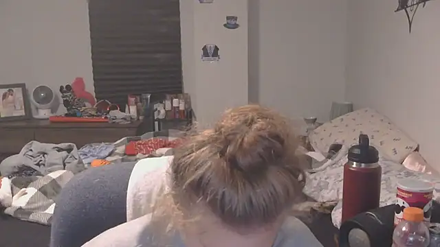 Sexyblonde12344 online show from September 2025 02:41:02 PM