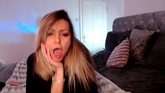 AngeleyesUK online show from October 2025 01:13:02 AM