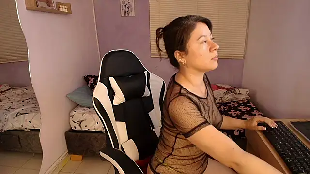 luna desiree online show from February 2026 11:44:02 PM