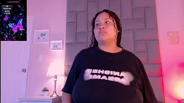 Snapshot of KITY_HILL chatting on September 2025 05:08:02 AM KITY HILL online show from September 2025 05:08:02 AM