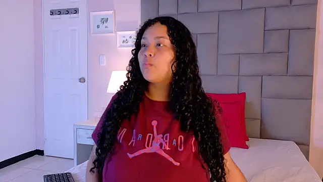 Snapshot of KITY_HILL chatting on September 2025 04:47:02 AM KITY HILL online show from September 2025 04:47:02 AM