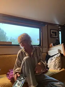 ladyboatlady online show from September 2025 06:19:01 PM