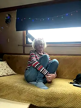 ladyboatlady online show from December 2025 01:06:01 PM