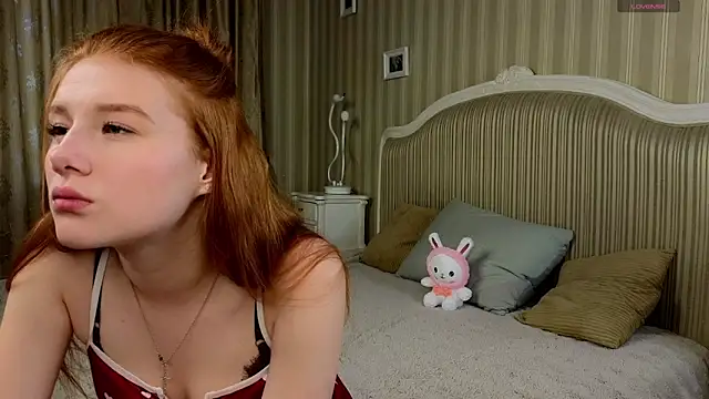 Juuulia  online show from September 2025 02:41:01 PM