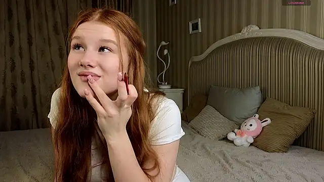 Juuulia  online show from November 2025 02:28:01 PM