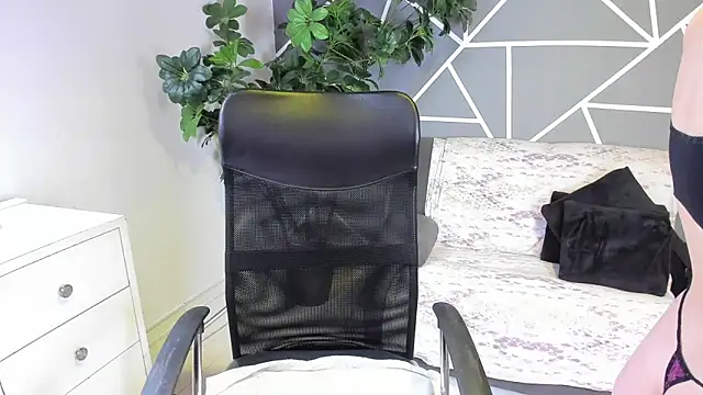 paula miler1 online show from March 2026 02:55:01 PM