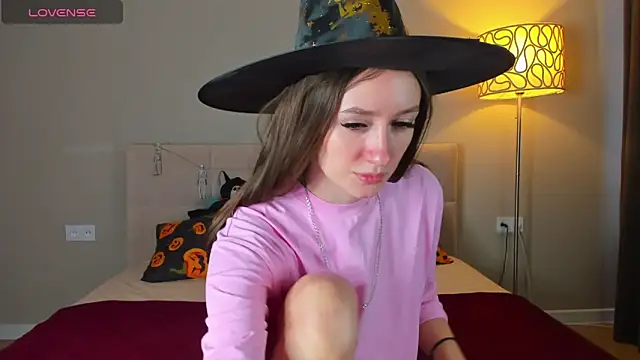 cutienaughtygirl online show from October 2025 09:28:01 AM