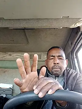 Snapshot of Bob_black chatting on February 2026 08:33:01 AM Bob black online show from February 2026 08:33:01 AM