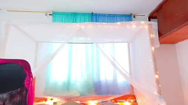 Snapshot of loreaniss chatting on January 2026 09:24:01 PM loreaniss online show from January 2026 09:24:01 PM