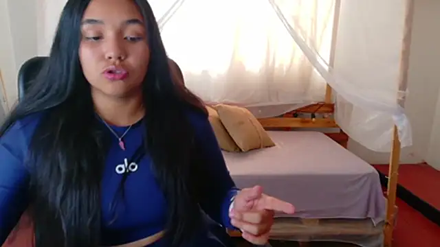 Snapshot of loreaniss chatting on February 2026 08:43:01 PM loreaniss online show from February 2026 08:43:01 PM