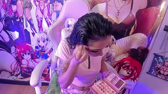 Kylie Moan online show from October 2025 04:44:02 AM