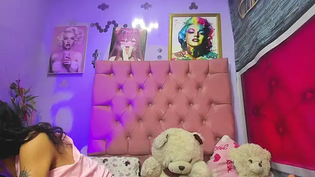 Kylie Moan online show from November 2025 04:22:02 AM