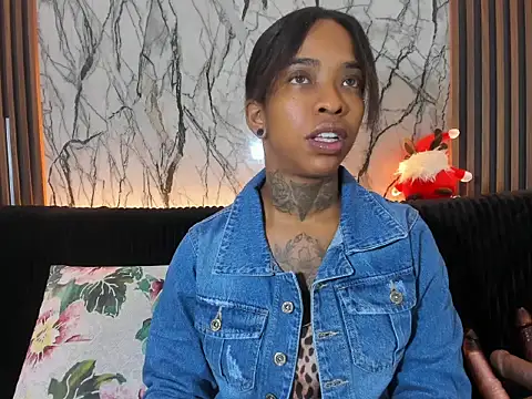 Pauline Fox online show from December 2025 01:33:01 AM