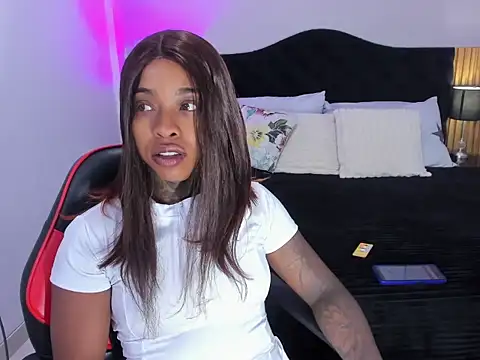 Pauline Fox online show from March 2026 01:00:02 AM