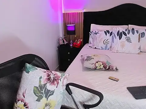 Pauline Fox online show from April 2026 12:59:01 AM