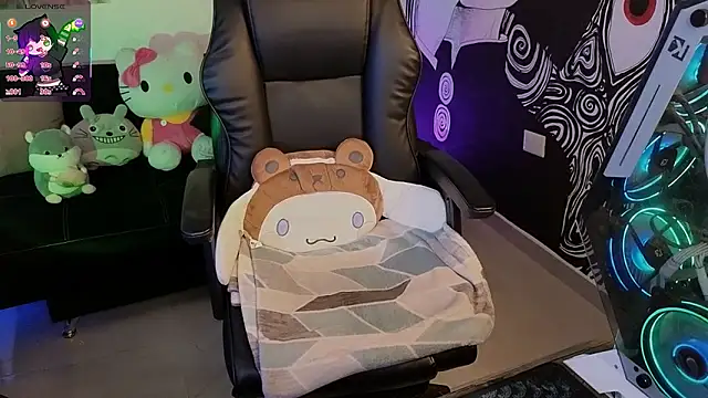 Yuhwan  online show from November 2025 07:13:01 PM