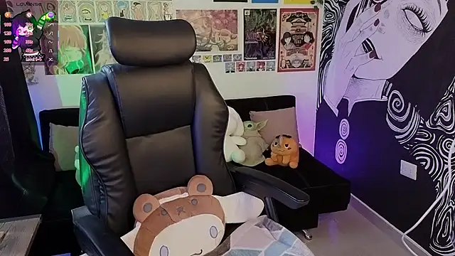 Yuhwan  online show from November 2025 05:44:01 PM