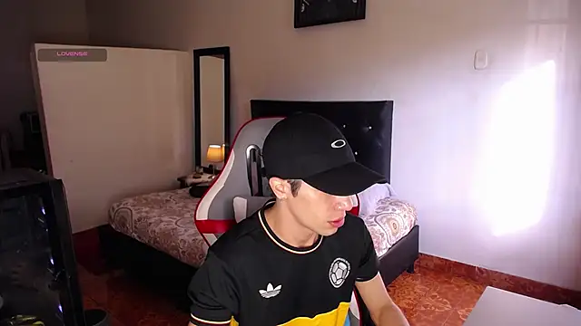 Snapshot of santiago_cutex chatting on June 2026 12:13:02 PM santiago cutex online show from June 2026 12:13:02 PM